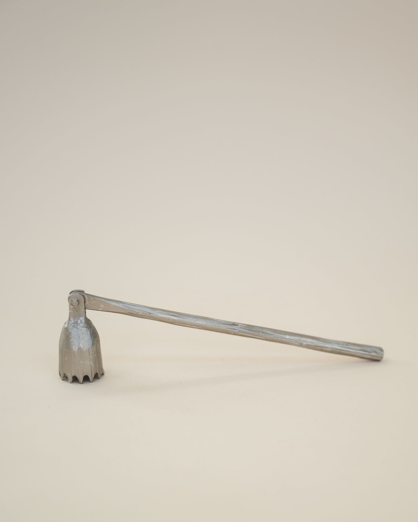 Scalloped Snuffer