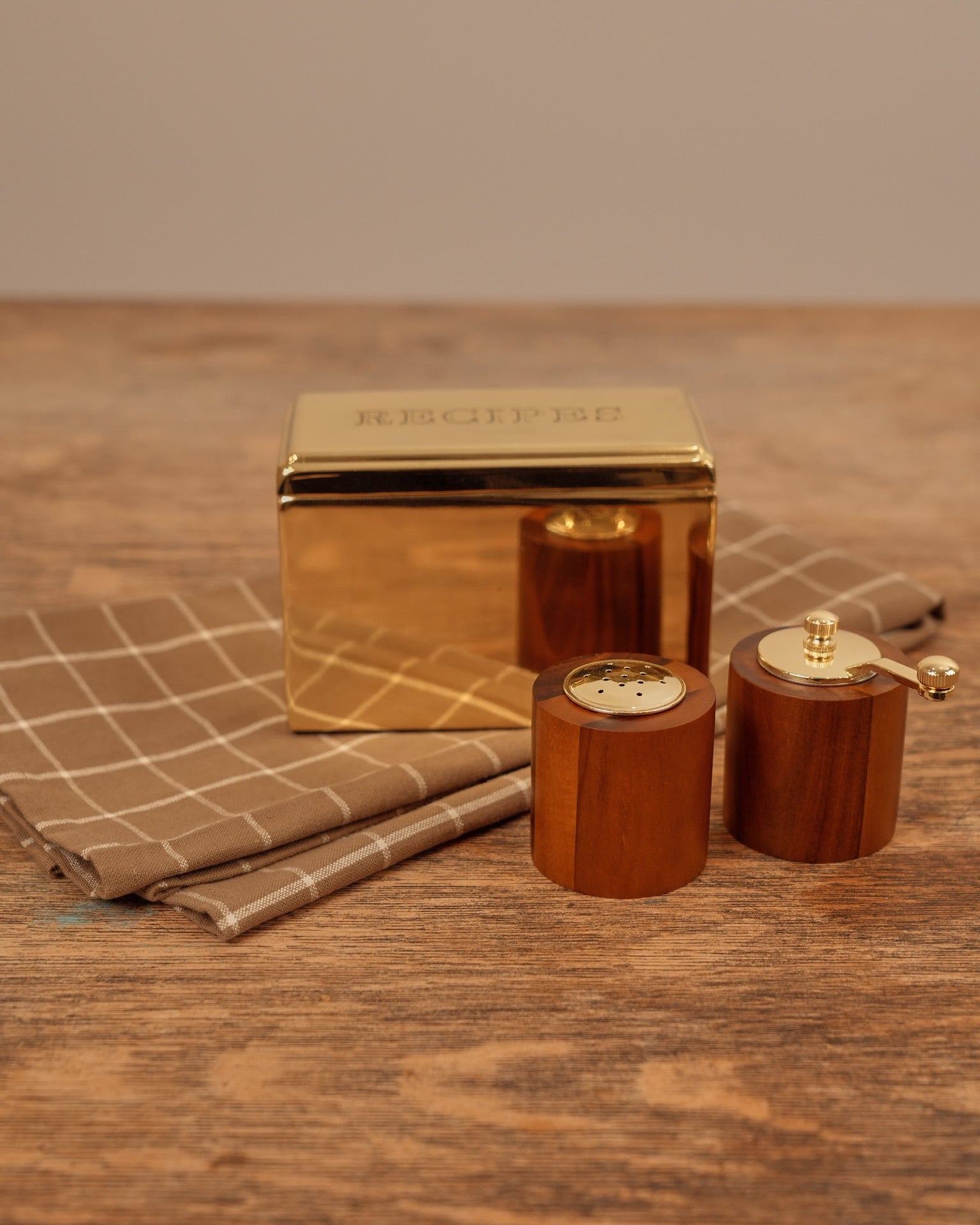 Compact Salt & Pepper Set